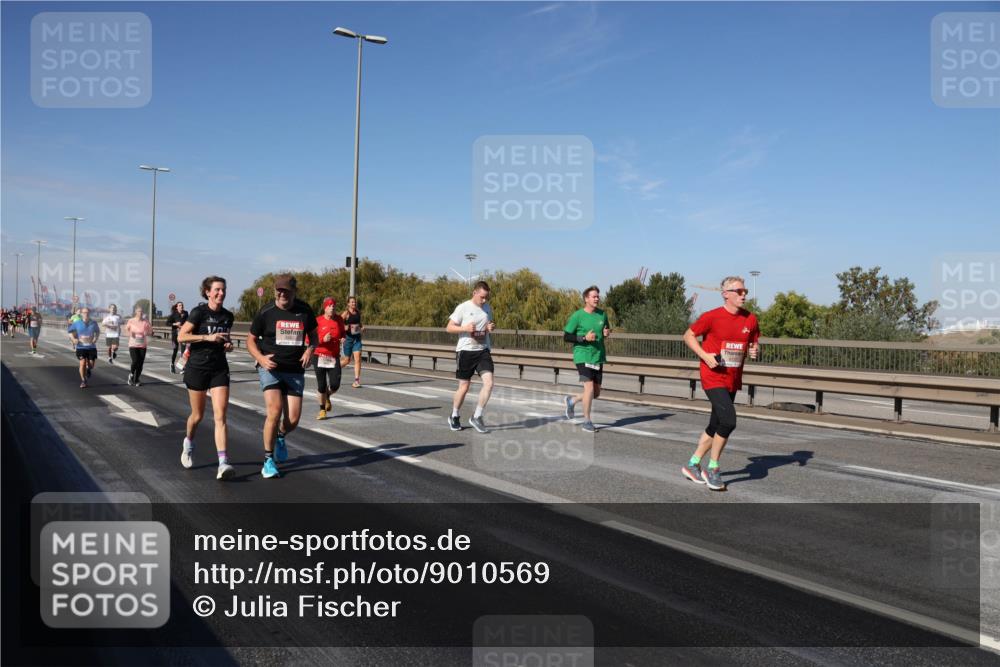 03.10.2025 - Köhlbrandbrückenlauf Julia Fischer http://msf.ph/oto/9010569 03.10.2025 12:56:26 Position 3  meine-sportfotos.de
