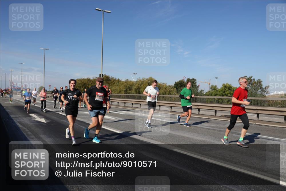 03.10.2025 - Köhlbrandbrückenlauf Julia Fischer http://msf.ph/oto/9010571 03.10.2025 12:56:26 Position 3  meine-sportfotos.de