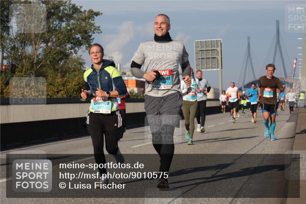 03.10.2025 - Köhlbrandbrückenlauf Luisa Fischer http://msf.ph/oto/9010575 03.10.2025 10:52:38 Position 3 1377, 1378 meine-sportfotos.de