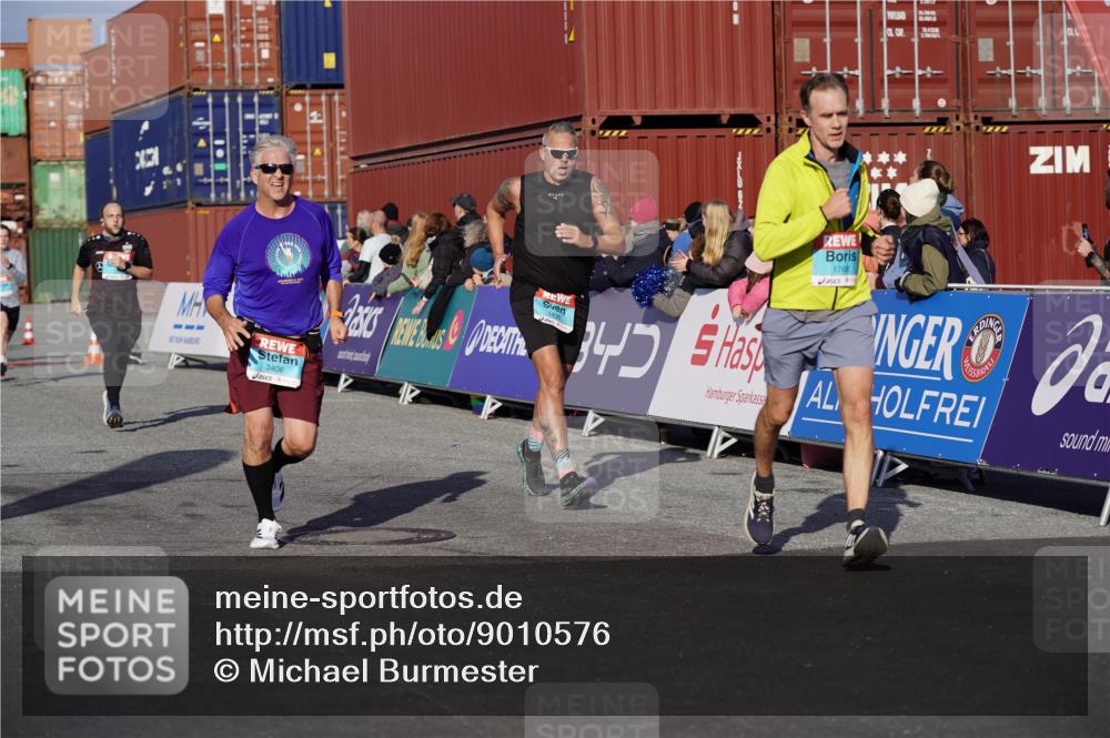 03.10.2025 - Köhlbrandbrückenlauf Michael Burmester http://msf.ph/oto/9010576 03.10.2025 10:11:34 Ziel 1435, 1522, 1679, 1768, 1921, 2256, 2786, 3406, 3524 meine-sportfotos.de