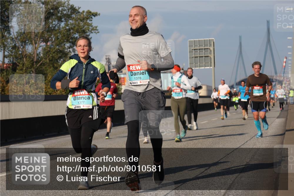 03.10.2025 - Köhlbrandbrückenlauf Luisa Fischer http://msf.ph/oto/9010581 03.10.2025 10:52:38 Position 3 1377, 1378 meine-sportfotos.de