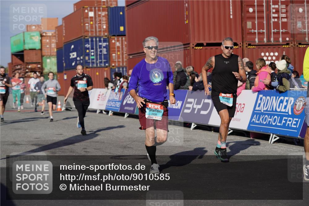 03.10.2025 - Köhlbrandbrückenlauf Michael Burmester http://msf.ph/oto/9010585 03.10.2025 10:11:35 Ziel 1108, 1206, 1435, 1522, 1679, 1768, 1921, 2256, 2786, 3406, 3524 meine-sportfotos.de