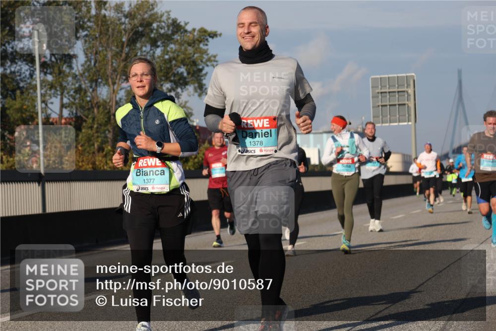 03.10.2025 - Köhlbrandbrückenlauf Luisa Fischer http://msf.ph/oto/9010587 03.10.2025 10:52:39 Position 3 1377, 1378, 1730 meine-sportfotos.de