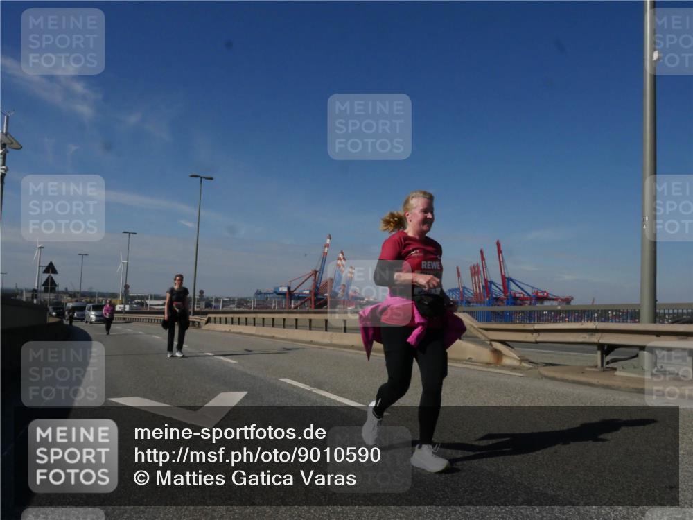 03.10.2025 - Köhlbrandbrückenlauf Matties Gatica Varas http://msf.ph/oto/9010590 03.10.2025 13:10:56 Position 2 118 meine-sportfotos.de