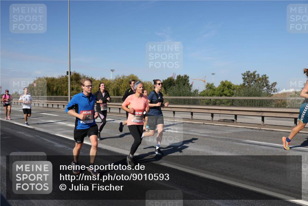 03.10.2025 - Köhlbrandbrückenlauf Julia Fischer http://msf.ph/oto/9010593 03.10.2025 12:56:30 Position 3 4933 meine-sportfotos.de