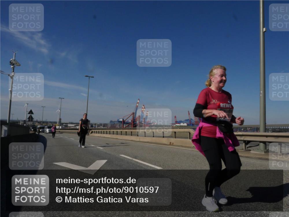 03.10.2025 - Köhlbrandbrückenlauf Matties Gatica Varas http://msf.ph/oto/9010597 03.10.2025 13:10:57 Position 2  meine-sportfotos.de