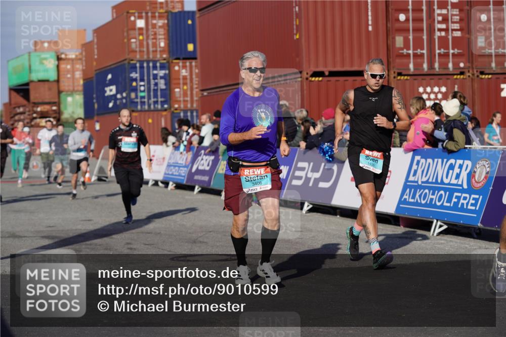 03.10.2025 - Köhlbrandbrückenlauf Michael Burmester http://msf.ph/oto/9010599 03.10.2025 10:11:35 Ziel 1108, 1206, 1435, 1522, 1679, 1768, 1921, 2256, 2786, 3406, 3524 meine-sportfotos.de