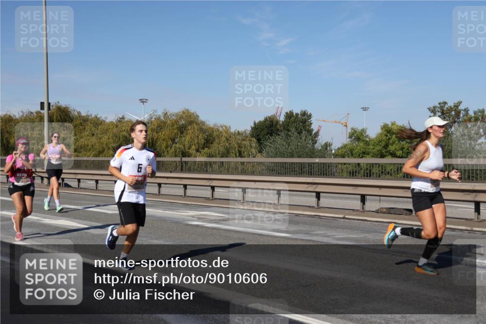 03.10.2025 - Köhlbrandbrückenlauf Julia Fischer http://msf.ph/oto/9010606 03.10.2025 12:56:33 Position 3  meine-sportfotos.de