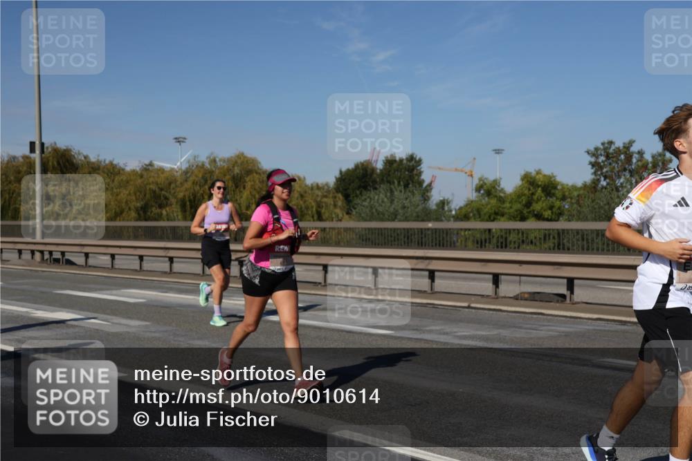 03.10.2025 - Köhlbrandbrückenlauf Julia Fischer http://msf.ph/oto/9010614 03.10.2025 12:56:34 Position 3  meine-sportfotos.de