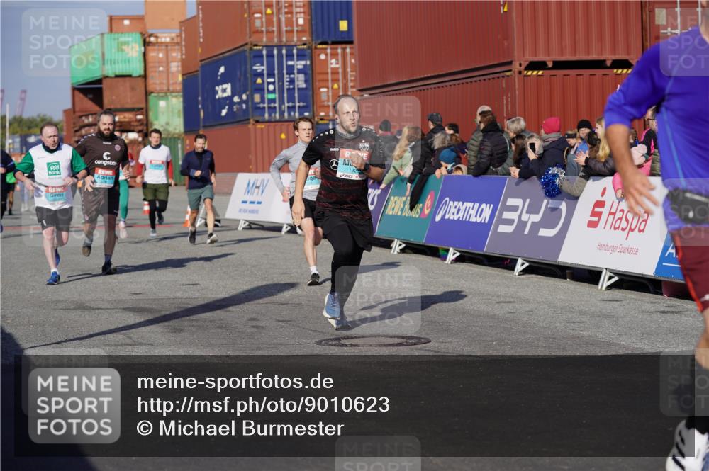 03.10.2025 - Köhlbrandbrückenlauf Michael Burmester http://msf.ph/oto/9010623 03.10.2025 10:11:36 Ziel 1108, 1206, 1233, 1435, 1522, 1768, 1921, 2387, 2786, 3208, 3406, 3524 meine-sportfotos.de