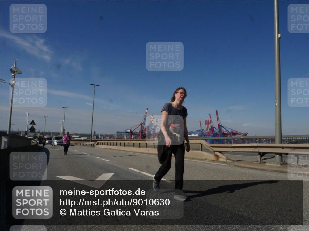 03.10.2025 - Köhlbrandbrückenlauf Matties Gatica Varas http://msf.ph/oto/9010630 03.10.2025 13:11:02 Position 2  meine-sportfotos.de