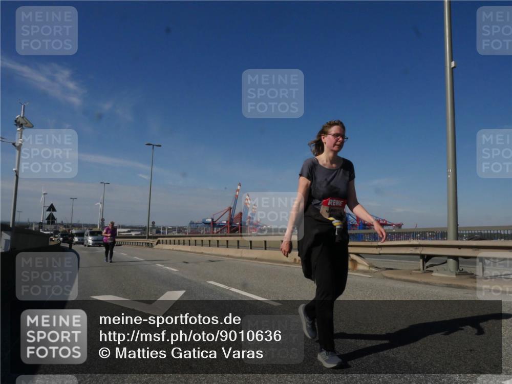 03.10.2025 - Köhlbrandbrückenlauf Matties Gatica Varas http://msf.ph/oto/9010636 03.10.2025 13:11:02 Position 2  meine-sportfotos.de
