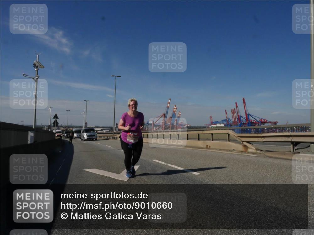 03.10.2025 - Köhlbrandbrückenlauf Matties Gatica Varas http://msf.ph/oto/9010660 03.10.2025 13:11:08 Position 2 18 meine-sportfotos.de