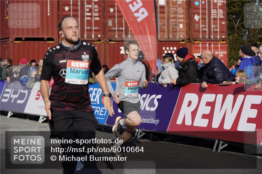 03.10.2025 - Köhlbrandbrückenlauf Michael Burmester http://msf.ph/oto/9010664 03.10.2025 10:11:38 Ziel 1108, 1206, 1233, 1418, 1435, 1522, 1675, 1768, 1921, 2061, 2387, 2786, 3208, 3406 meine-sportfotos.de