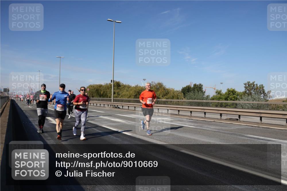 03.10.2025 - Köhlbrandbrückenlauf Julia Fischer http://msf.ph/oto/9010669 03.10.2025 12:56:46 Position 3  meine-sportfotos.de
