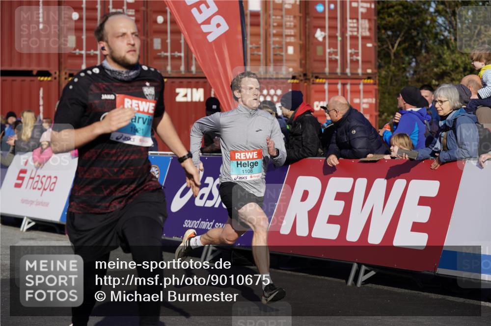 03.10.2025 - Köhlbrandbrückenlauf Michael Burmester http://msf.ph/oto/9010675 03.10.2025 10:11:38 Ziel 1108, 1206, 1233, 1418, 1435, 1522, 1675, 1768, 1921, 2061, 2387, 2786, 3208, 3406 meine-sportfotos.de