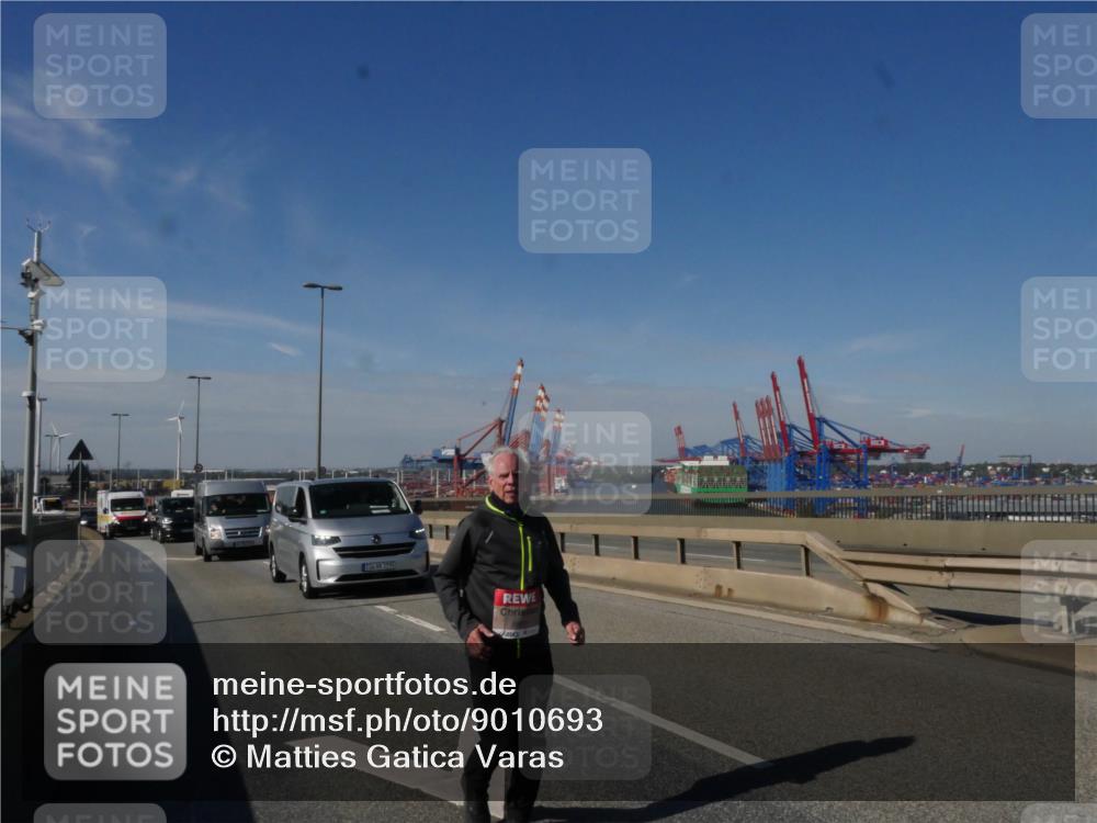 03.10.2025 - Köhlbrandbrückenlauf Matties Gatica Varas http://msf.ph/oto/9010693 03.10.2025 13:11:20 Position 2 3595 meine-sportfotos.de