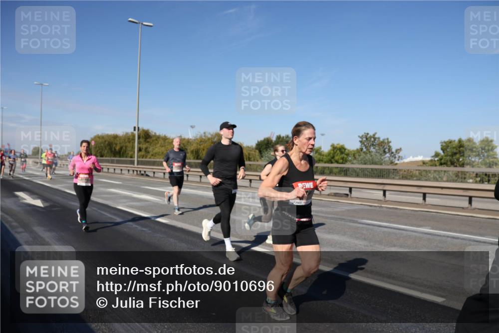 03.10.2025 - Köhlbrandbrückenlauf Julia Fischer http://msf.ph/oto/9010696 03.10.2025 12:56:50 Position 3  meine-sportfotos.de
