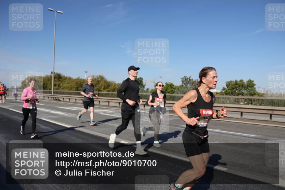 03.10.2025 - Köhlbrandbrückenlauf Julia Fischer http://msf.ph/oto/9010700 03.10.2025 12:56:50 Position 3 6680 meine-sportfotos.de