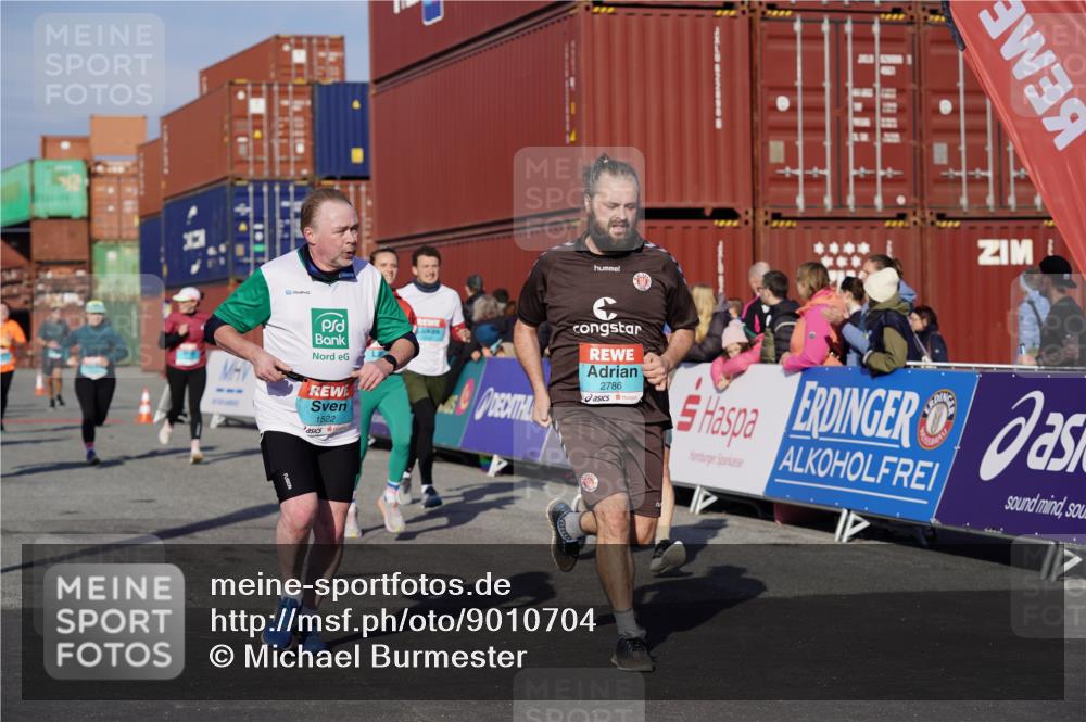 03.10.2025 - Köhlbrandbrückenlauf Michael Burmester http://msf.ph/oto/9010704 03.10.2025 10:11:39 Ziel 1108, 1206, 1233, 1350, 1418, 1435, 1522, 1675, 1768, 1921, 2061, 2387, 2786, 3208, 3406 meine-sportfotos.de