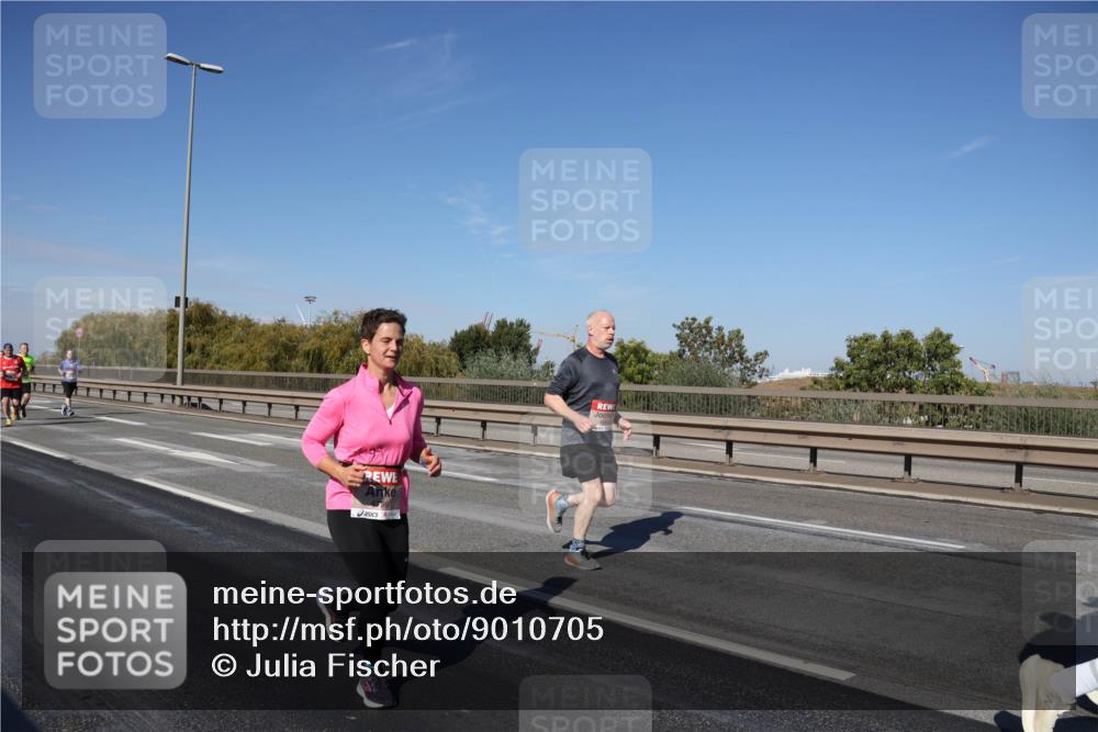 03.10.2025 - Köhlbrandbrückenlauf Julia Fischer http://msf.ph/oto/9010705 03.10.2025 12:56:51 Position 3  meine-sportfotos.de