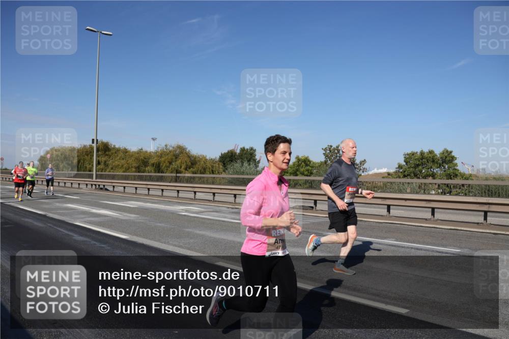 03.10.2025 - Köhlbrandbrückenlauf Julia Fischer http://msf.ph/oto/9010711 03.10.2025 12:56:52 Position 3  meine-sportfotos.de