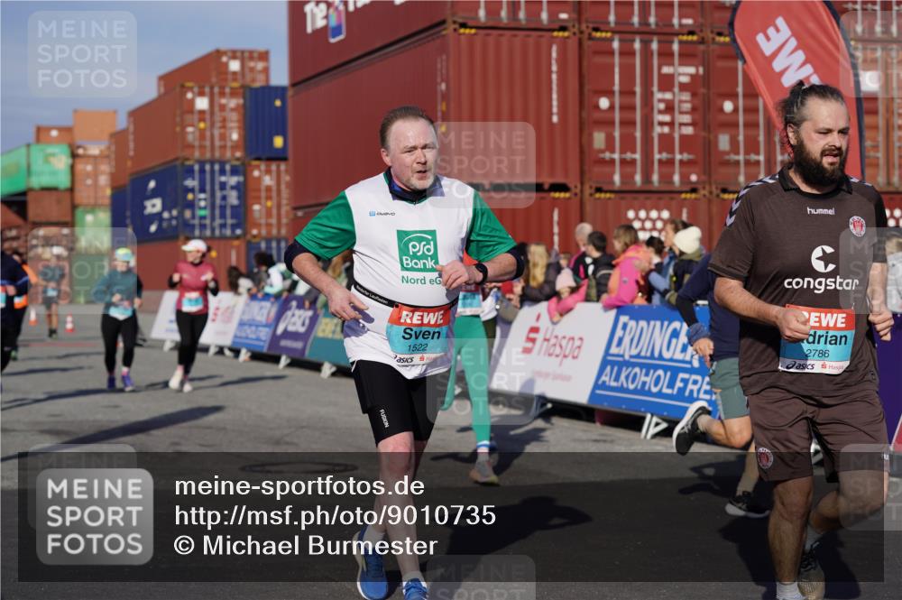 03.10.2025 - Köhlbrandbrückenlauf Michael Burmester http://msf.ph/oto/9010735 03.10.2025 10:11:40 Ziel 1108, 1206, 1233, 1350, 1418, 1435, 1522, 1675, 1768, 1921, 2061, 2387, 2730, 2786, 3208, 3406 meine-sportfotos.de