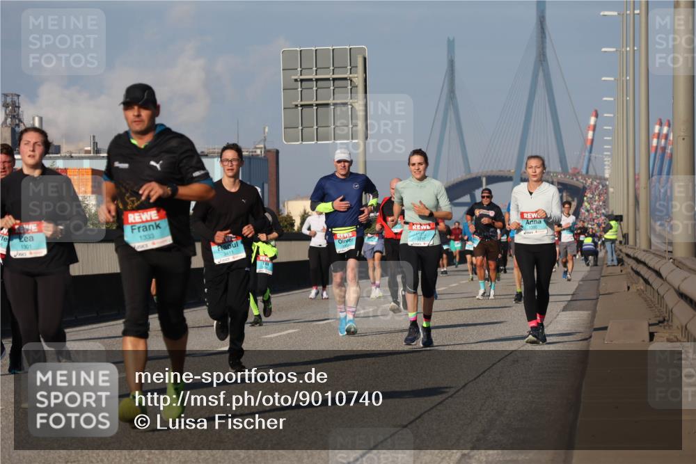 03.10.2025 - Köhlbrandbrückenlauf Luisa Fischer http://msf.ph/oto/9010740 03.10.2025 10:52:52 Position 3 1301, 1333, 3411, 3797 meine-sportfotos.de