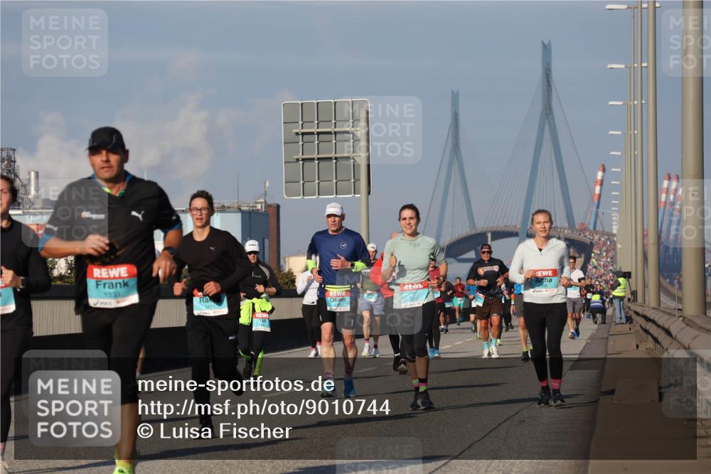 03.10.2025 - Köhlbrandbrückenlauf Luisa Fischer http://msf.ph/oto/9010744 03.10.2025 10:52:52 Position 3 1333, 3411 meine-sportfotos.de