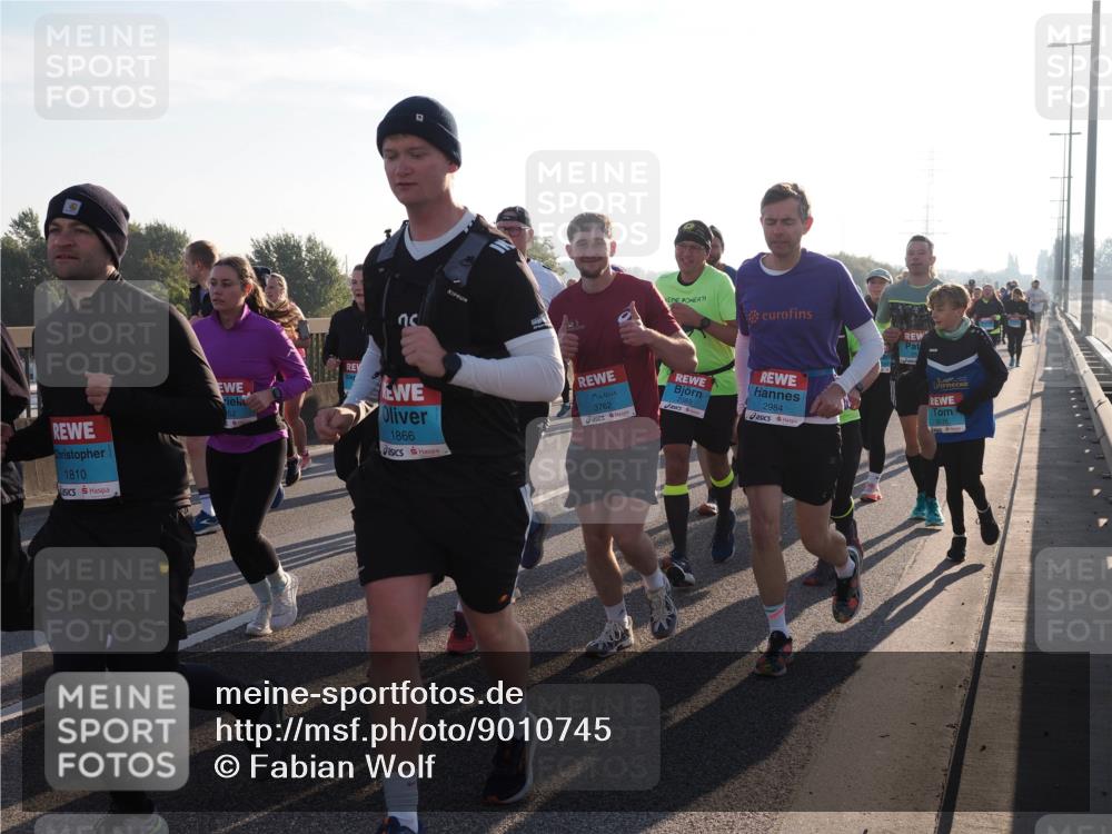 03.10.2025 - Köhlbrandbrückenlauf Fabian Wolf http://msf.ph/oto/9010745 03.10.2025 09:21:54 Position 3 1810, 1866, 3762, 2089, 2984, 3075 meine-sportfotos.de