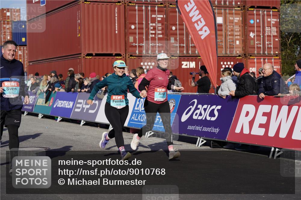 03.10.2025 - Köhlbrandbrückenlauf Michael Burmester http://msf.ph/oto/9010768 03.10.2025 10:11:43 Ziel 1108, 1206, 1233, 1350, 1418, 1501, 1512, 1522, 1675, 1921, 2061, 2387, 2730, 2786, 3208, 3394, 3711 meine-sportfotos.de