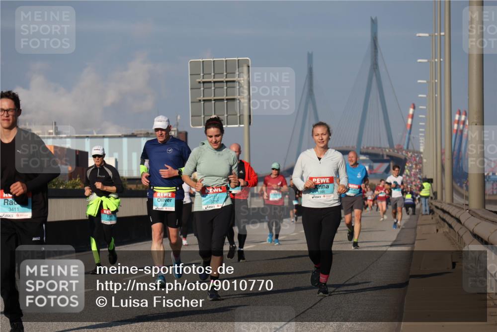 03.10.2025 - Köhlbrandbrückenlauf Luisa Fischer http://msf.ph/oto/9010770 03.10.2025 10:52:54 Position 3 3411, 3797, 1395 meine-sportfotos.de