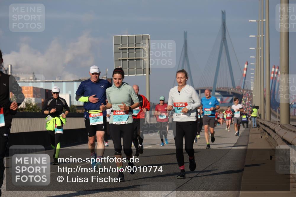 03.10.2025 - Köhlbrandbrückenlauf Luisa Fischer http://msf.ph/oto/9010774 03.10.2025 10:52:55 Position 3 3300, 139, 3797 meine-sportfotos.de