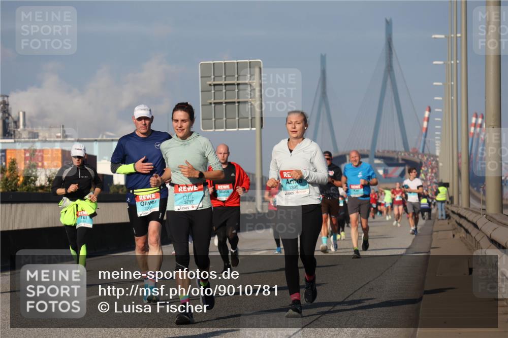 03.10.2025 - Köhlbrandbrückenlauf Luisa Fischer http://msf.ph/oto/9010781 03.10.2025 10:52:55 Position 3 1395, 3797, 3434, 3300 meine-sportfotos.de