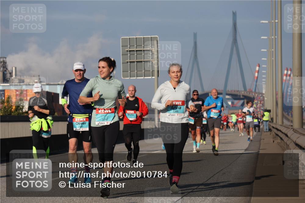 03.10.2025 - Köhlbrandbrückenlauf Luisa Fischer http://msf.ph/oto/9010784 03.10.2025 10:52:56 Position 3 3300, 3797, 1395 meine-sportfotos.de