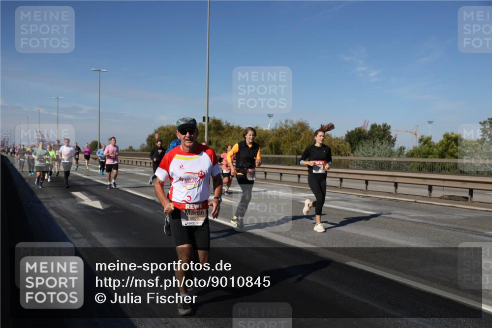 03.10.2025 - Köhlbrandbrückenlauf Julia Fischer http://msf.ph/oto/9010845 03.10.2025 12:57:19 Position 3 6665 meine-sportfotos.de