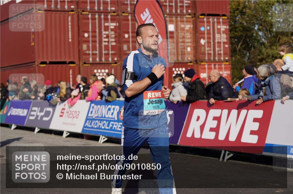 03.10.2025 - Köhlbrandbrückenlauf Michael Burmester http://msf.ph/oto/9010850 03.10.2025 10:11:45 Ziel 1108, 1206, 1233, 1350, 1418, 1501, 1512, 1675, 2061, 2387, 2730, 2786, 3208, 3394, 3711, 3838 meine-sportfotos.de