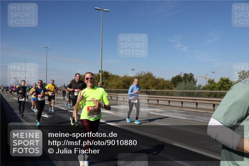 03.10.2025 - Köhlbrandbrückenlauf Julia Fischer http://msf.ph/oto/9010880 03.10.2025 12:57:25 Position 3 5927 meine-sportfotos.de