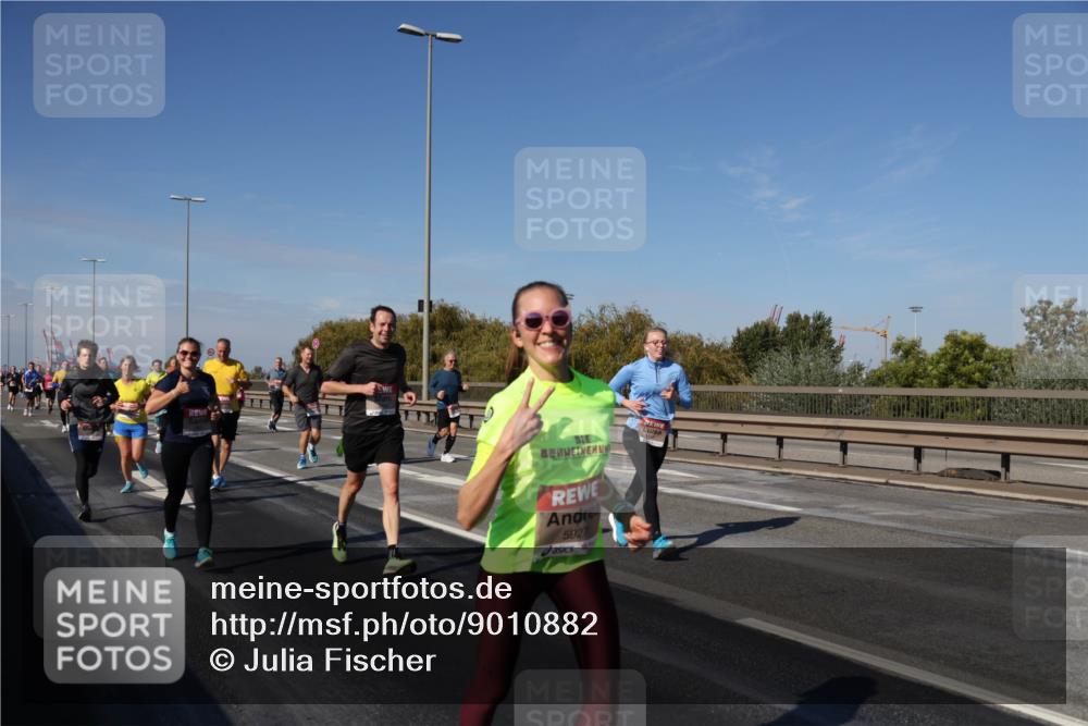 03.10.2025 - Köhlbrandbrückenlauf Julia Fischer http://msf.ph/oto/9010882 03.10.2025 12:57:25 Position 3 5927 meine-sportfotos.de