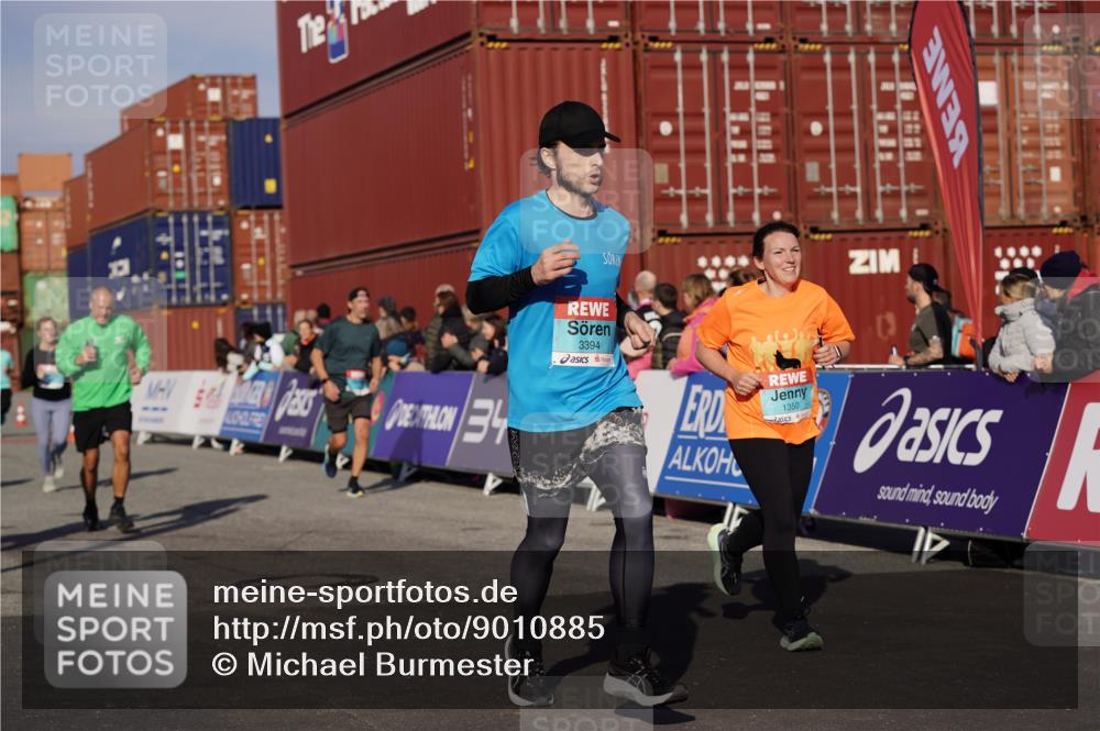 03.10.2025 - Köhlbrandbrückenlauf Michael Burmester http://msf.ph/oto/9010885 03.10.2025 10:11:47 Ziel 1108, 1206, 1233, 1350, 1418, 1501, 1512, 1675, 2061, 2387, 2730, 3208, 3394, 3711, 3838 meine-sportfotos.de