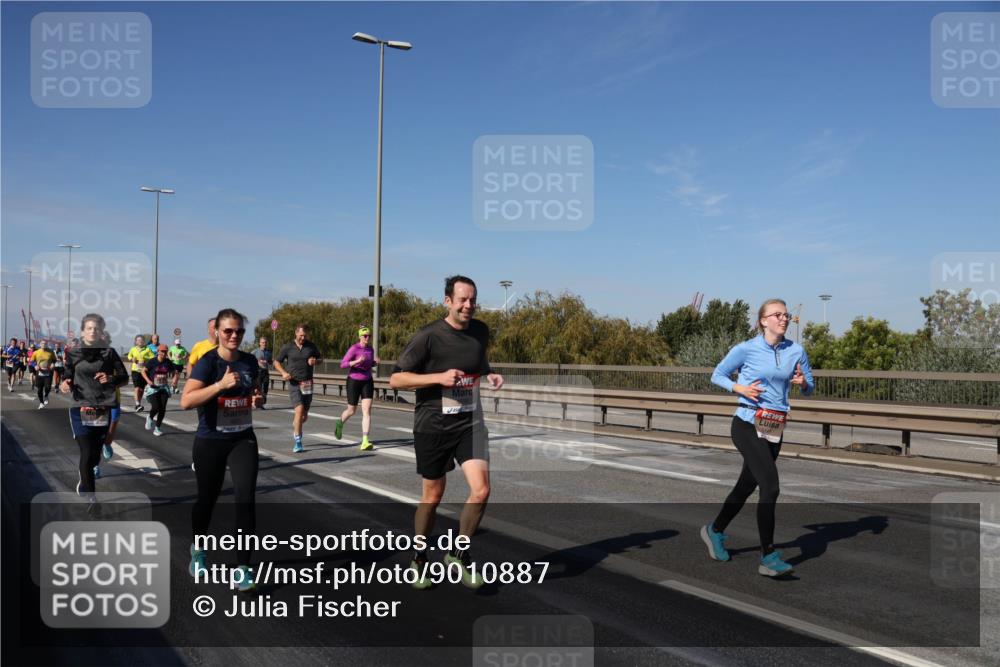 03.10.2025 - Köhlbrandbrückenlauf Julia Fischer http://msf.ph/oto/9010887 03.10.2025 12:57:26 Position 3  meine-sportfotos.de