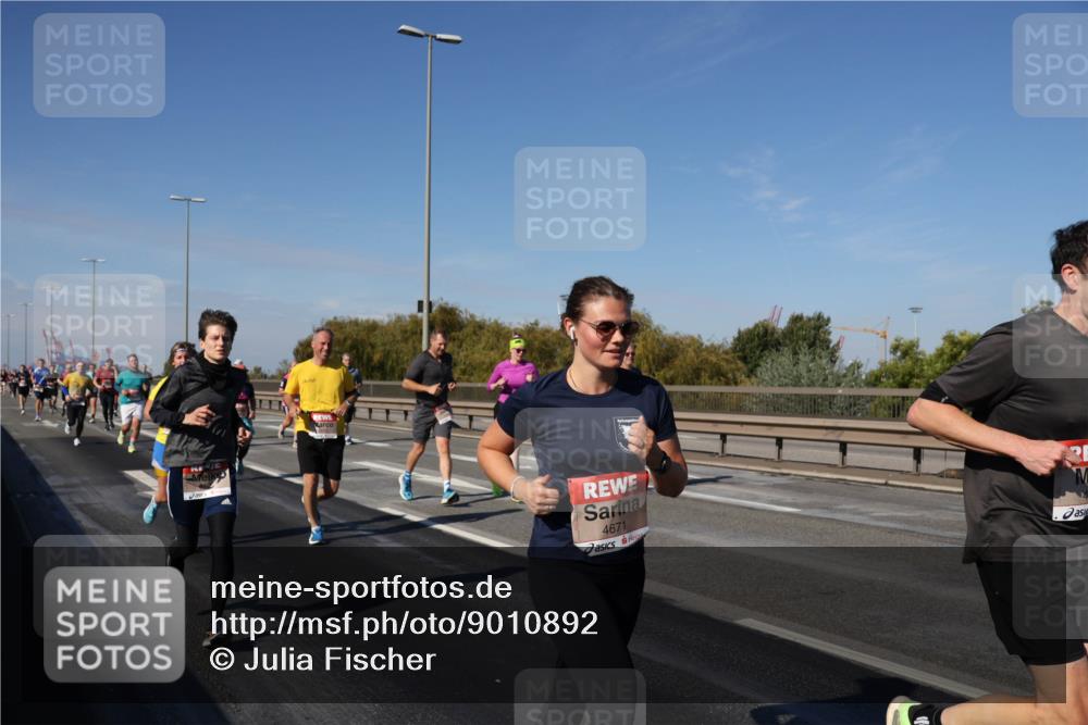 03.10.2025 - Köhlbrandbrückenlauf Julia Fischer http://msf.ph/oto/9010892 03.10.2025 12:57:27 Position 3 4671 meine-sportfotos.de