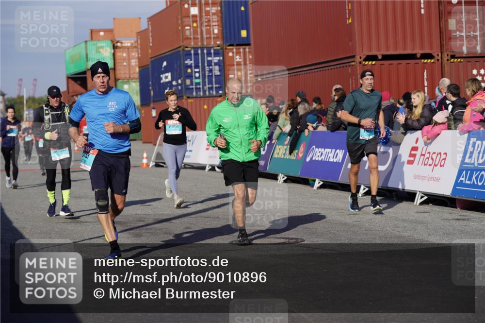 03.10.2025 - Köhlbrandbrückenlauf Michael Burmester http://msf.ph/oto/9010896 03.10.2025 10:11:48 Ziel 1233, 1350, 1418, 1465, 1501, 1512, 1675, 2061, 2387, 2730, 3208, 3394, 3711, 3838 meine-sportfotos.de