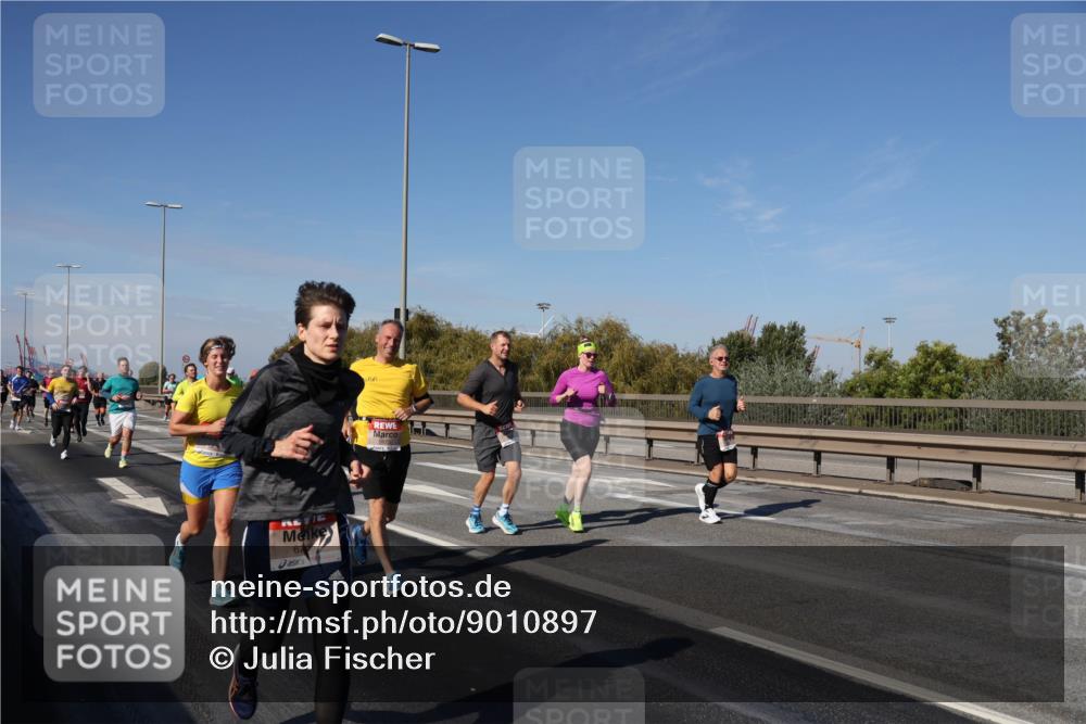 03.10.2025 - Köhlbrandbrückenlauf Julia Fischer http://msf.ph/oto/9010897 03.10.2025 12:57:28 Position 3 6705 meine-sportfotos.de