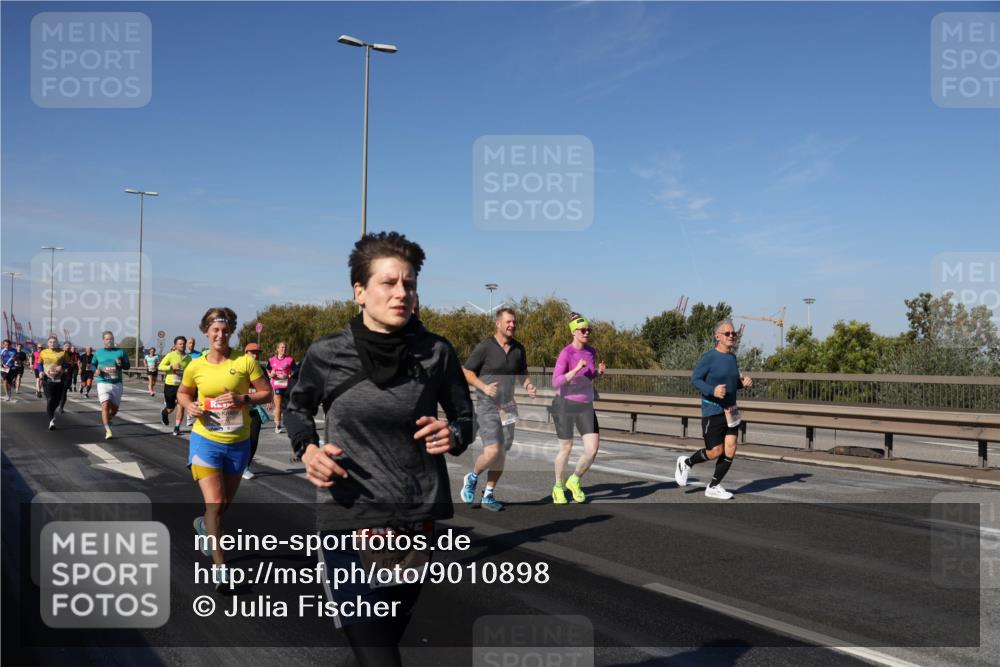 03.10.2025 - Köhlbrandbrückenlauf Julia Fischer http://msf.ph/oto/9010898 03.10.2025 12:57:28 Position 3 6705 meine-sportfotos.de