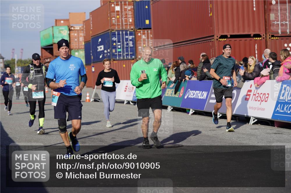 03.10.2025 - Köhlbrandbrückenlauf Michael Burmester http://msf.ph/oto/9010905 03.10.2025 10:11:48 Ziel 1233, 1350, 1418, 1465, 1501, 1512, 1675, 2061, 2387, 2730, 3208, 3394, 3711, 3838 meine-sportfotos.de