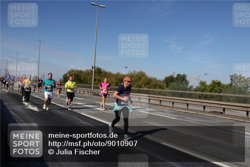 03.10.2025 - Köhlbrandbrückenlauf Julia Fischer http://msf.ph/oto/9010907 03.10.2025 12:57:30 Position 3  meine-sportfotos.de