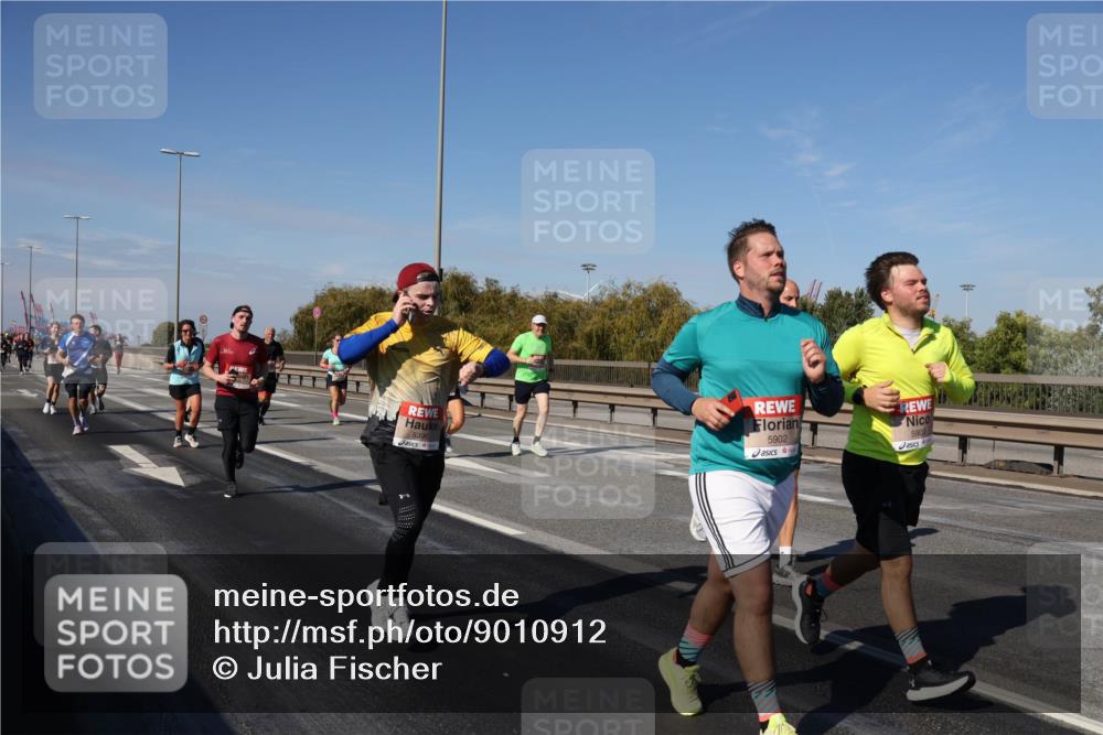 03.10.2025 - Köhlbrandbrückenlauf Julia Fischer http://msf.ph/oto/9010912 03.10.2025 12:57:33 Position 3 5396, 5902, 5908 meine-sportfotos.de