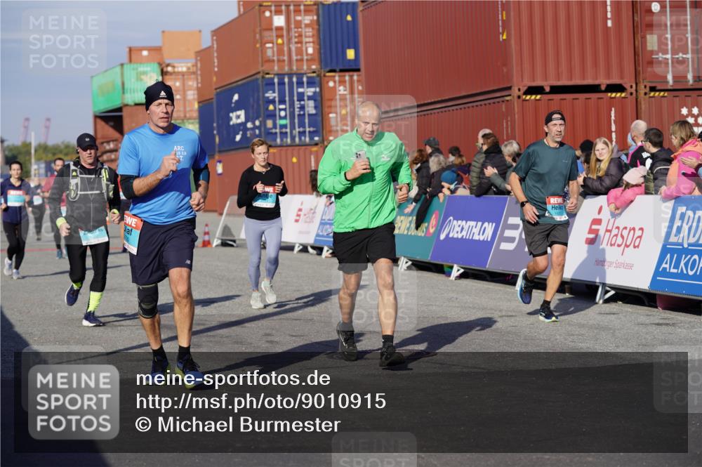 03.10.2025 - Köhlbrandbrückenlauf Michael Burmester http://msf.ph/oto/9010915 03.10.2025 10:11:48 Ziel 1233, 1350, 1418, 1465, 1501, 1512, 1675, 2061, 2387, 2730, 3208, 3394, 3711, 3838 meine-sportfotos.de
