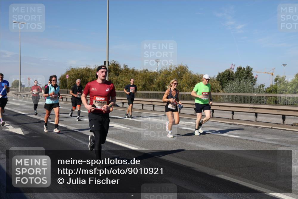 03.10.2025 - Köhlbrandbrückenlauf Julia Fischer http://msf.ph/oto/9010921 03.10.2025 12:57:34 Position 3 5805 meine-sportfotos.de